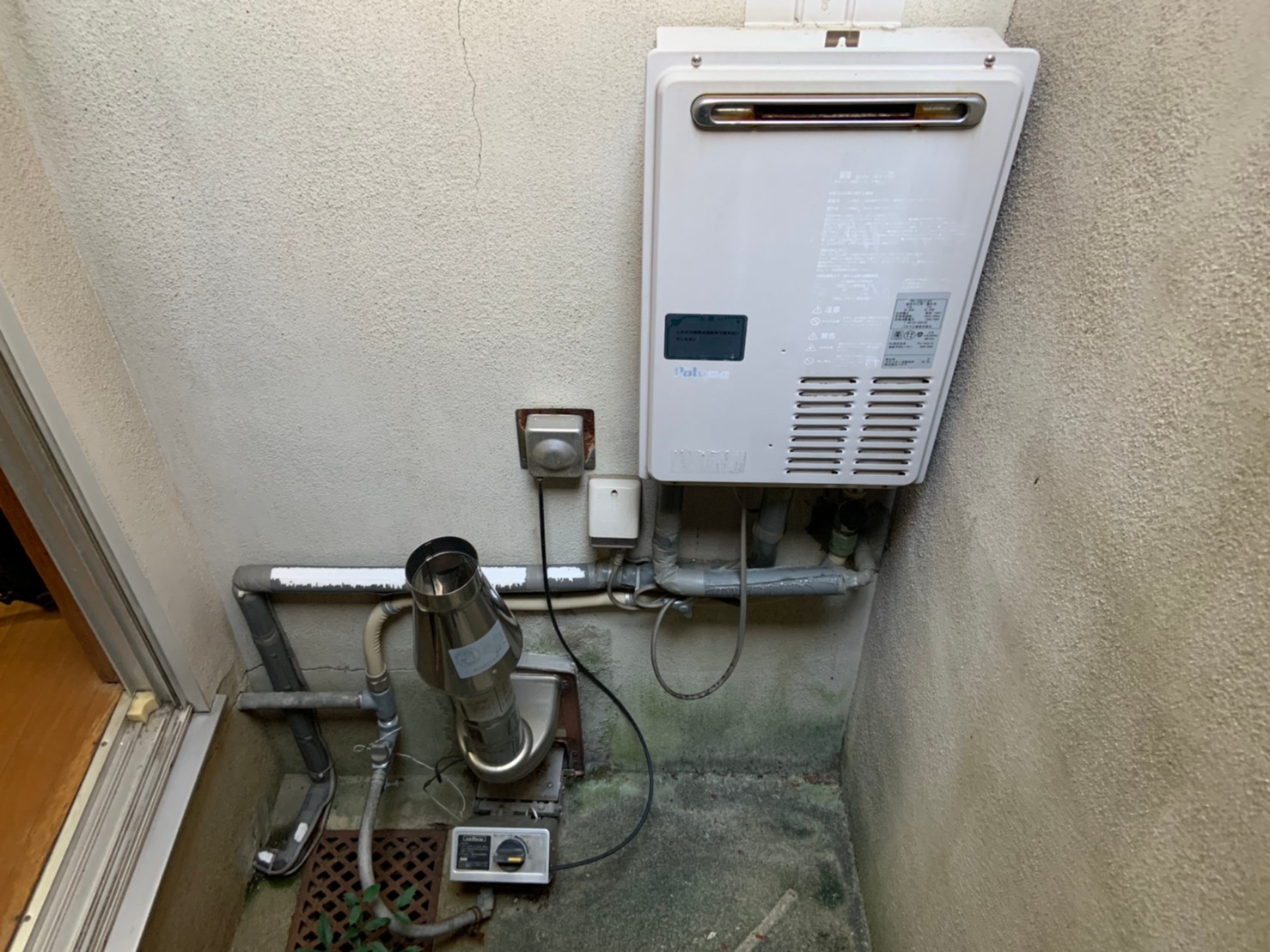 屋外式ガスふろがまを撤去し、ガスふろ給湯器の設置｜京都市北区