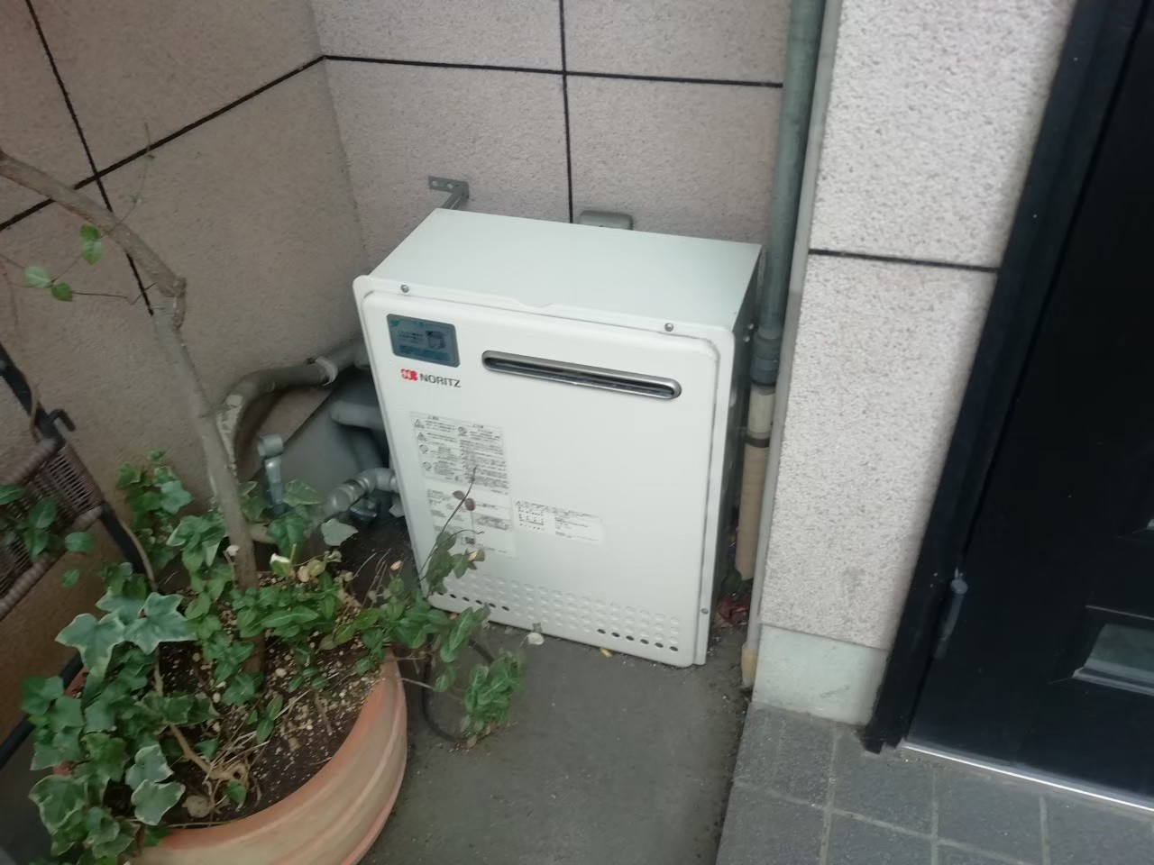 ガス給湯器の交換工事 据置型｜RUF-E2008SAG(B) ｜京都市北区紫野