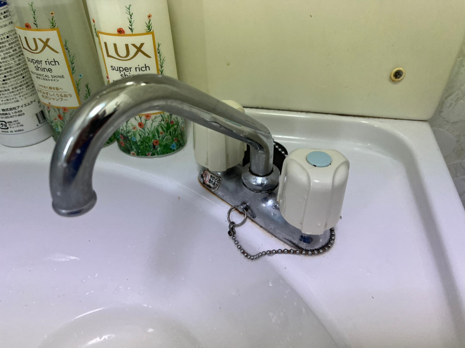 洗面所水栓交換　KVK KF64. 2穴デッキタイプ シャワーホース付き　【京都市北区】