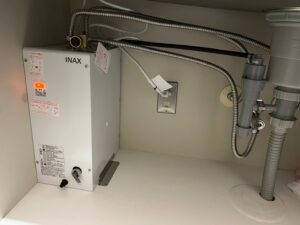 【現場レポート】小型電気温水器交換　リクシル　EHPN-F6N5