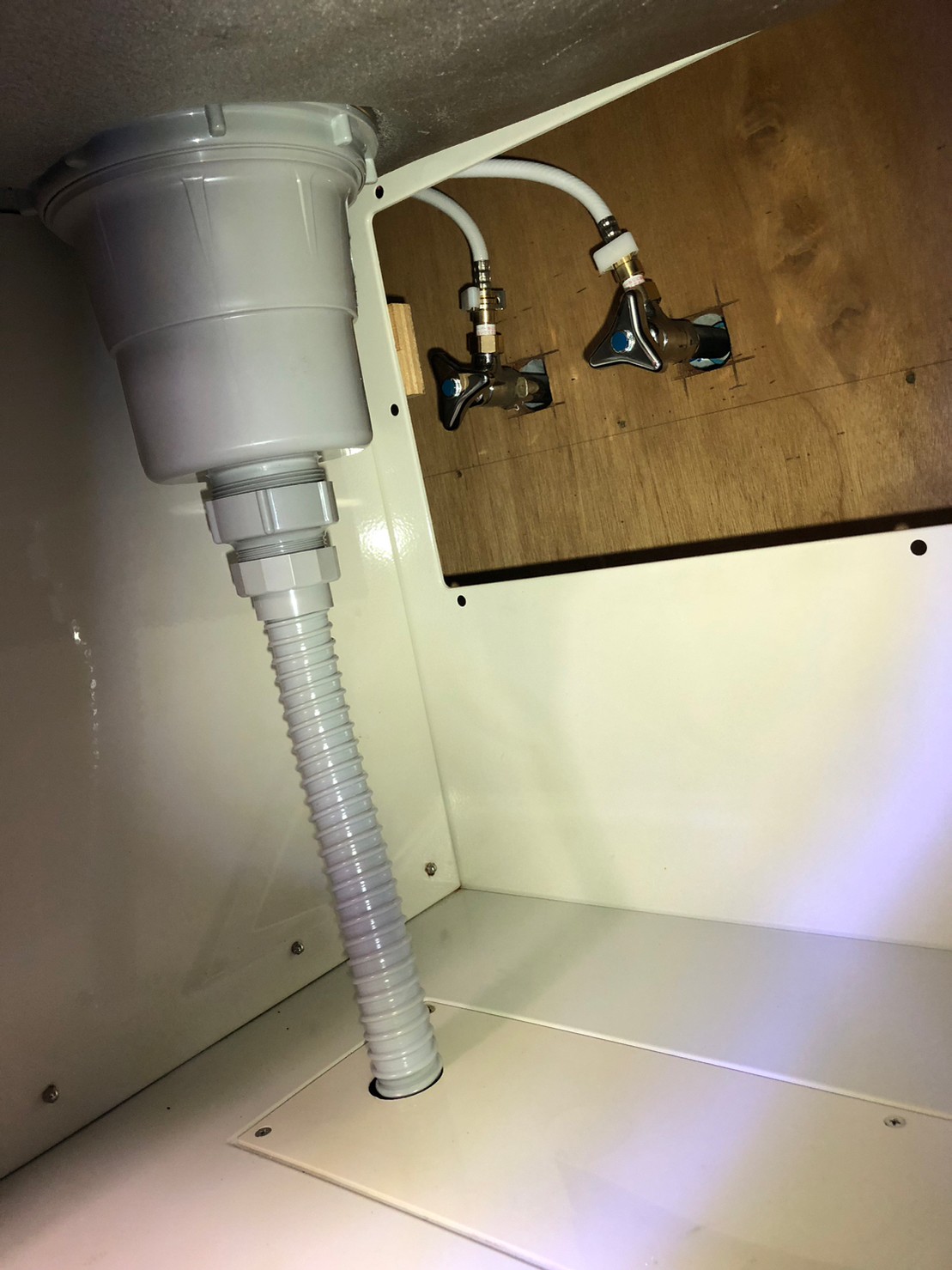 排水トラップと台所水栓　リクシル　SF-WM420SYX(JW)　の交換【京都市北区】