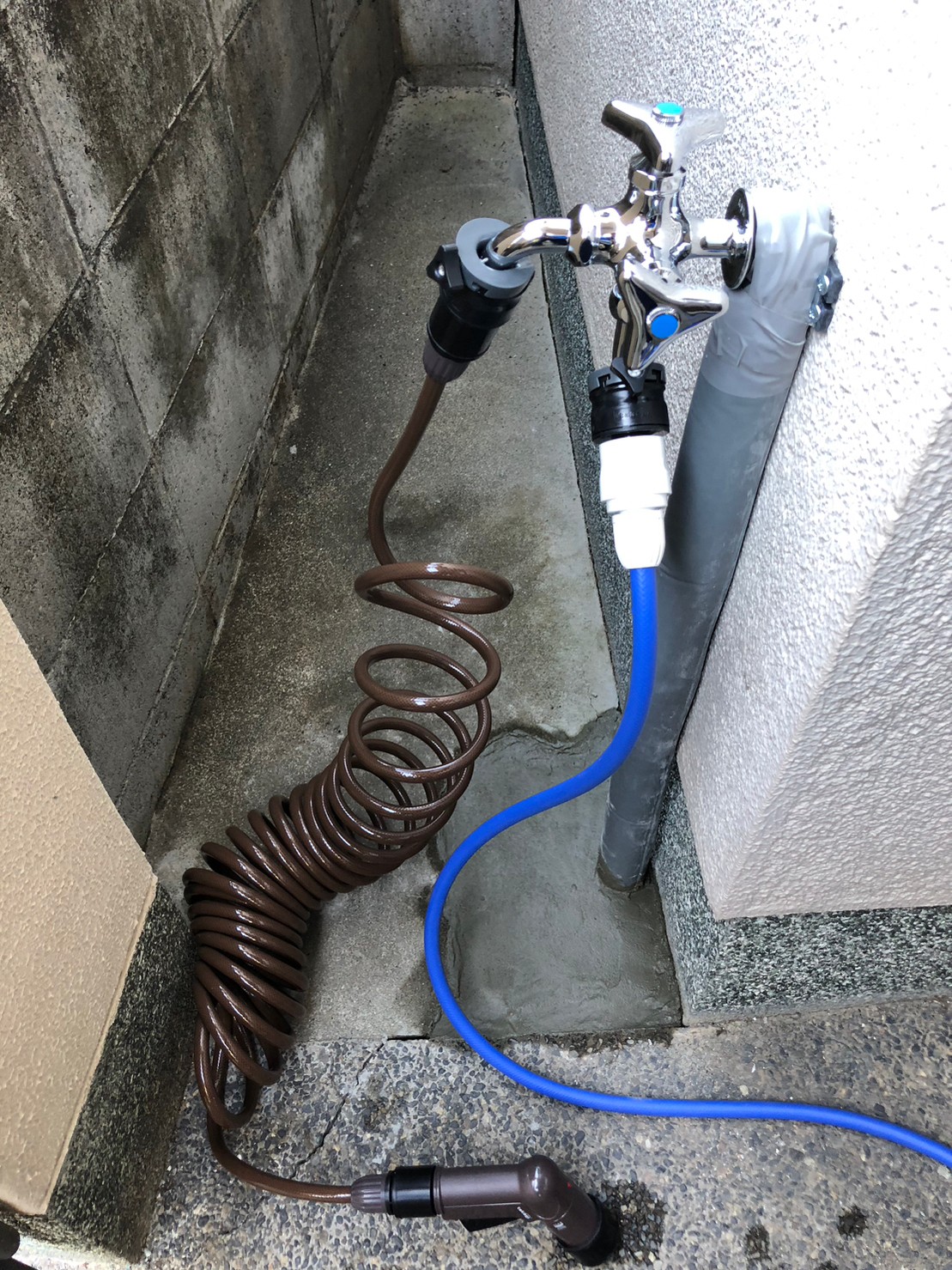 散水及び水栓交換 ＫＶＫ K23J 二口水栓 タカギ ｽﾊﾟｲﾗﾙ散水ﾎｰｽ ｼｬﾜｰ