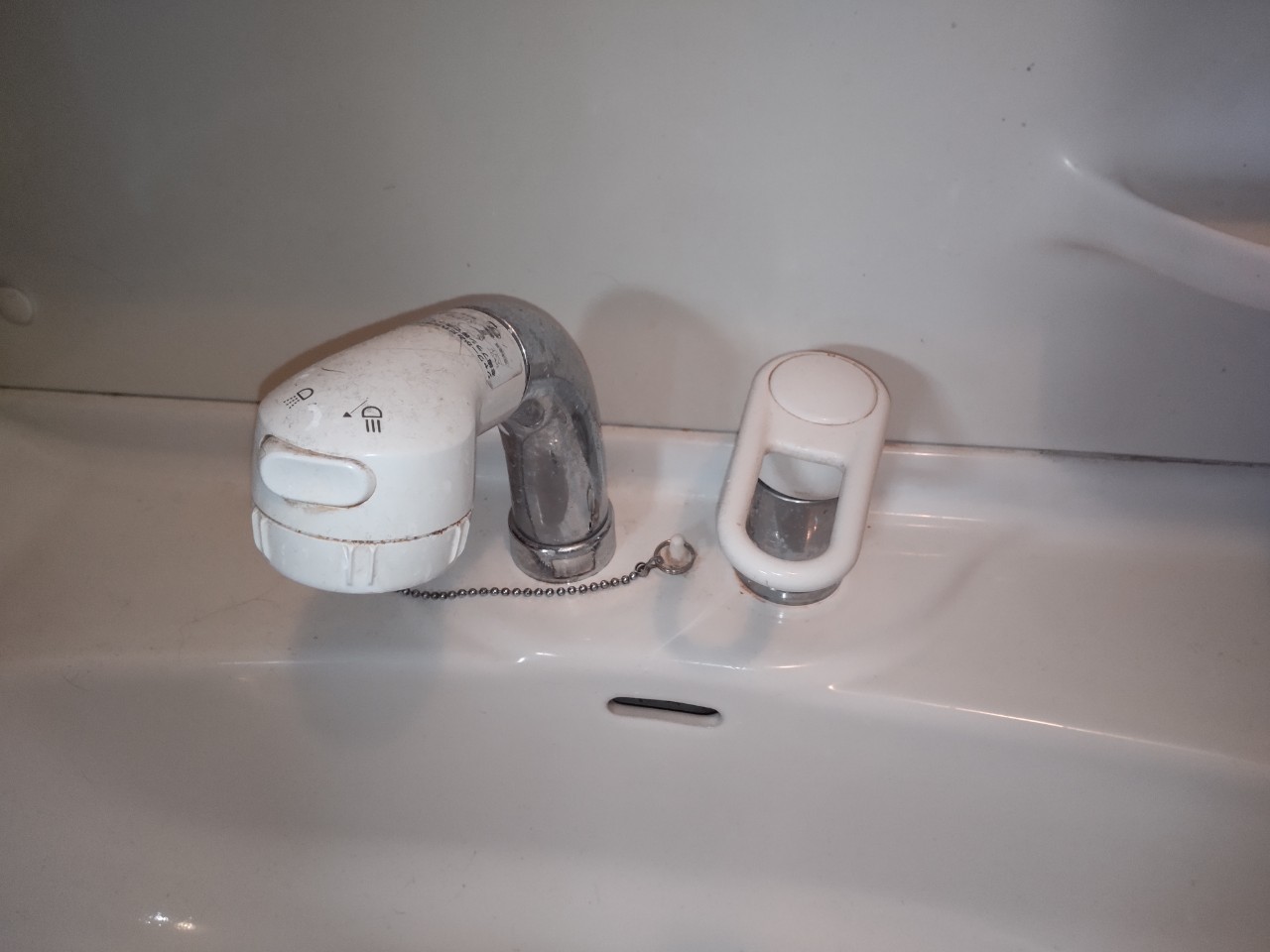 リクシル　ホース収納式シングルレバー洗髪シャワー混合水栓　ＳＦ－８００ＳＹＵ【京都市北区】