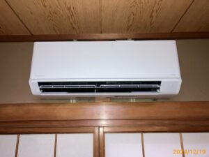 今回は京都市北区のお客様よりエアコン交換のご依頼を頂きました😊パナソニック ２０２４年 スタンダードモデル CS-224DFL  インバーター冷暖房除湿タイプ ルームエアコン