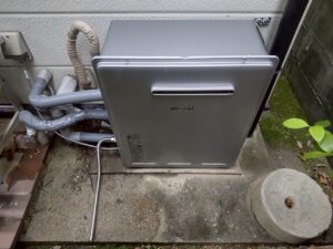 今回は京都市北区のお客様より「給湯器のお湯の出が悪い。見に来てほしい。」とのご依頼がありガス給湯器交換のご依頼を頂きました😊