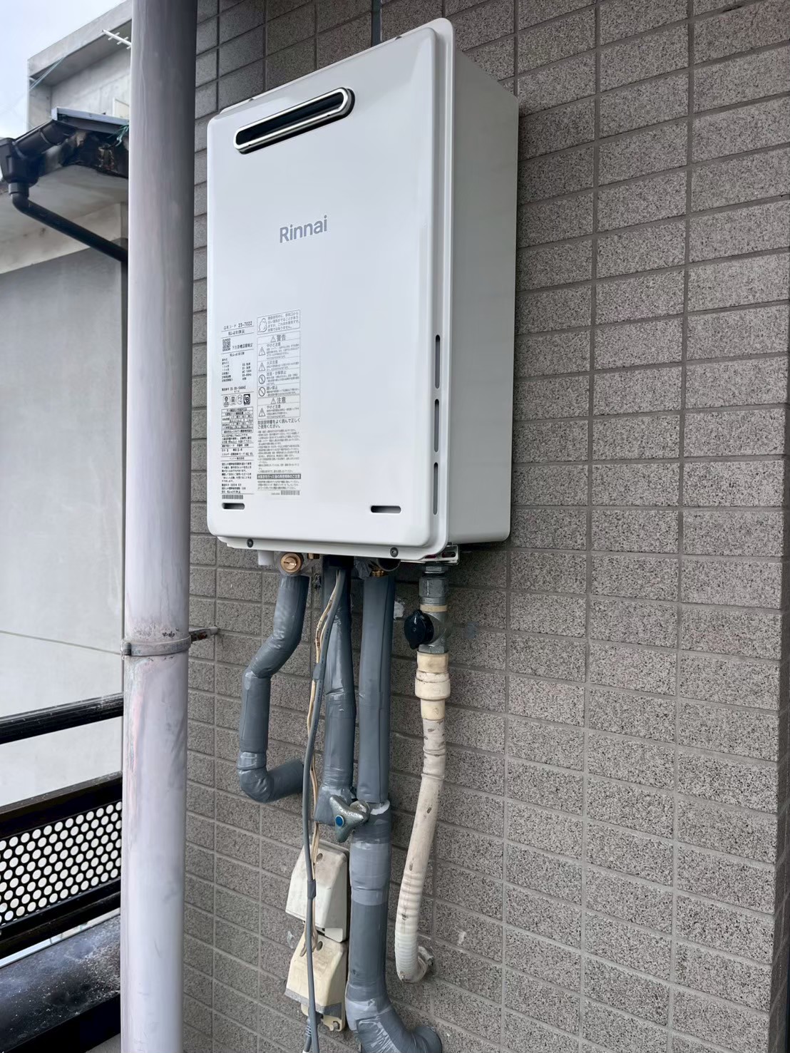 リンナイ ガス給湯器交換工事 高温差し湯式 16号 RUJ-A1610W(A) 【京都市中京区のマンション管理会社様より】