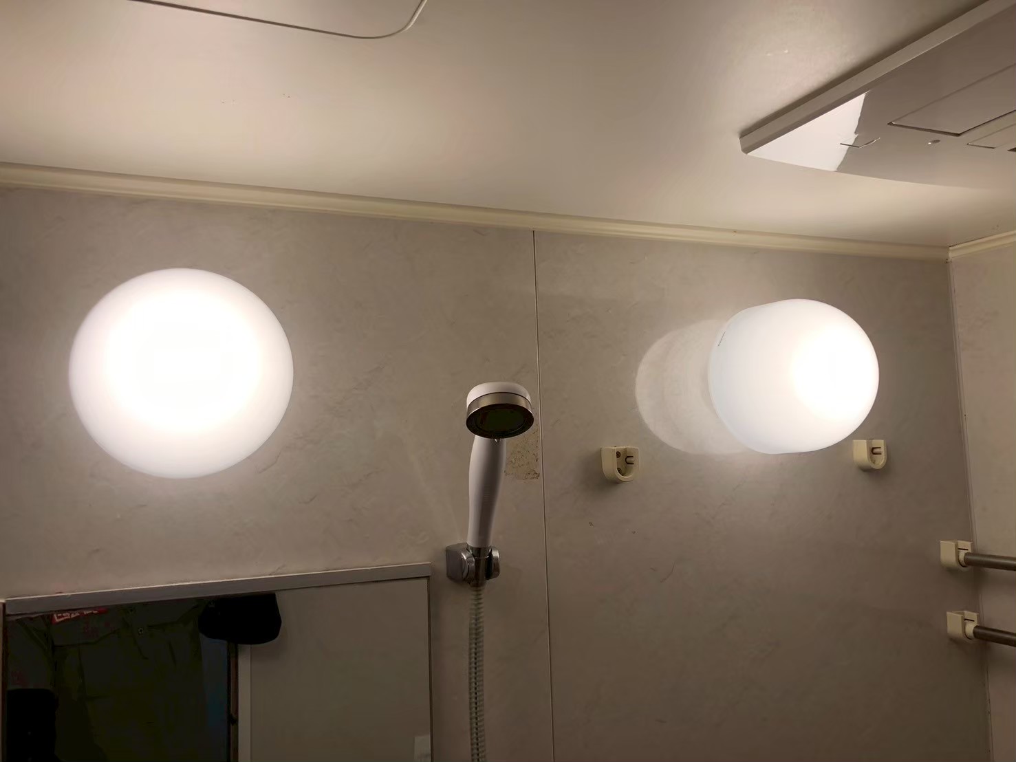 浴室照明交換工事 パナソニック 天井直付型・壁直付型 LED(電球色) ポーチライト・浴室灯 LED電球交換型・防湿型 LGW85017U【京都市北区】