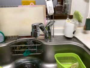 今回は京都市北区のお客様よりキッチン水栓交換のご依頼を頂きました😊リクシル キッチンシャワー付シングルレバー混合水栓 SF-HB442SYXA