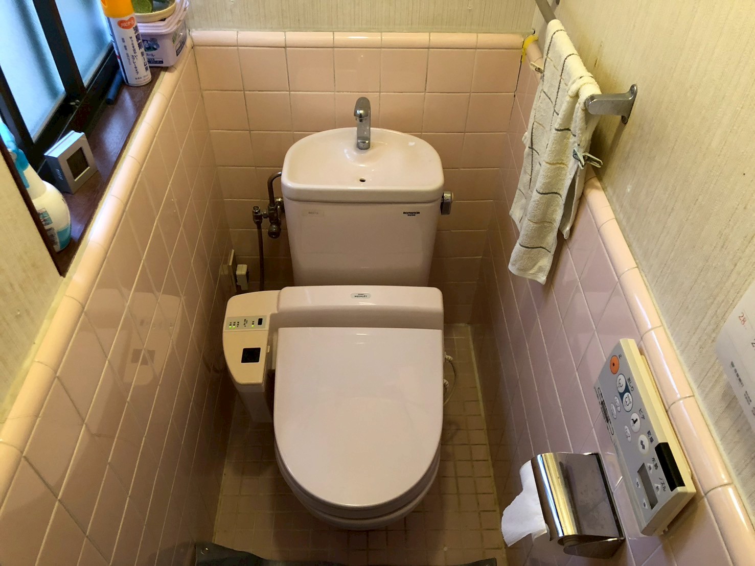 トイレ交換工事 TOTO ピュアレストQR リモデル 手洗付き  CS232BM+SH233BA+TCF4714AK 【京都市北区】