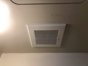 今回は京都市下京区の不動産管理会社様より浴室換気扇交換のご依頼を頂きました✨三菱電機 浴室換気扇 VD-10ZFC14
