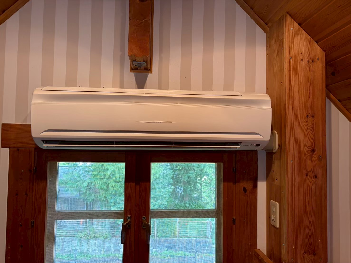 業務用エアコン交換ダイキン 壁掛型パッケージエアコン ２．５馬力 ワイヤレスリモコンSZRA63BYNV 定価1,065,000円【京都市左京区の法人様より】