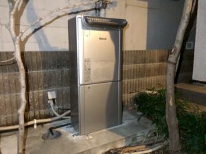 今回は京都市北区のお客様よりガス給湯器交換のご依頼を頂きました😊リンナイ 24号　ガス給湯器暖房用熱源機　エコジョーズ　RVD-E2405AW2-1(C)