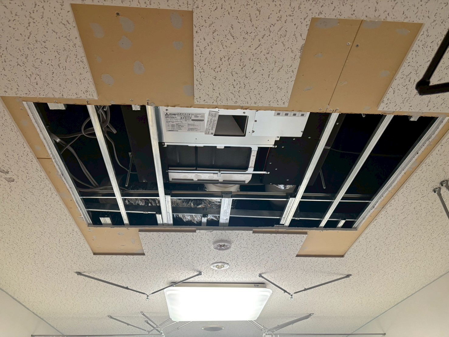 三菱電機  業務用ロスナイ [本体]業務用 天井カセット形 LGH-N25CX3 交換工事〔京都市北区の法人様より〕