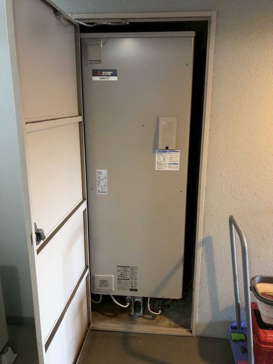 三菱　電気温水器交換工事 　給湯専用タイプ 角形 SRG-376G 【京都市北区の不動産管理会社様より】