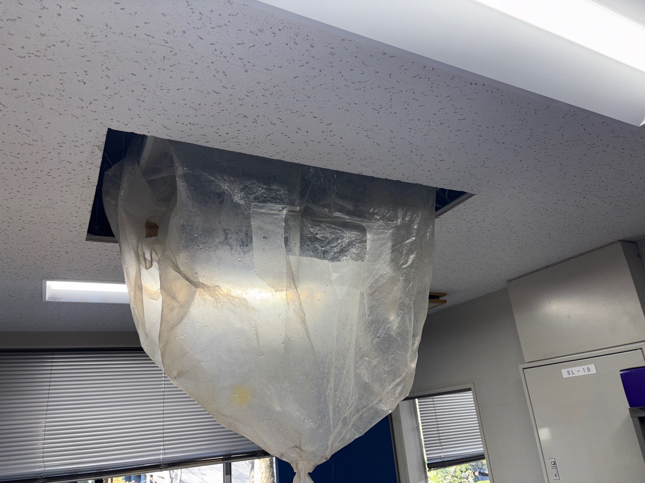 天井カセット形 2方向分解洗浄【京都市北区の法人様より】