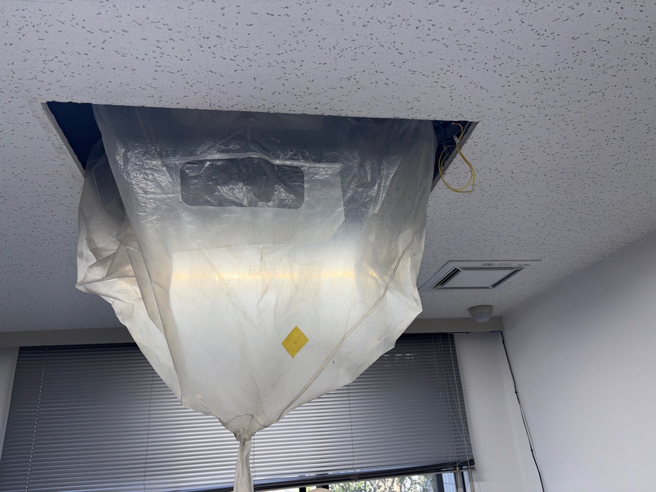 天井カセット形 2方向分解洗浄【京都市北区の法人様より】