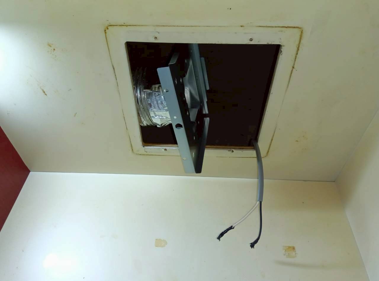 東芝 台所換気扇交換工事  DVF-14MRK8　【京都市下京区のマンション管理会社様より】