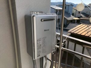 今回は京都市上京区のマンション管理会社のお客様よりガス給湯器交換のご依頼を頂きました😊Rinnai リンナイ 16号給湯専用 エコジョーズ RUX-E1616W(A) 13A