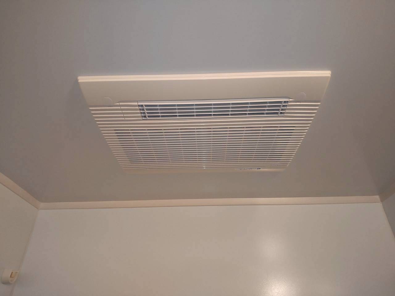 三菱電機 浴室換気扇交換工事 バス乾 [24時間換気機能付換気扇 DCモータータイプ V-143BZLT6【京都市下京区の不動産管理会社様より】