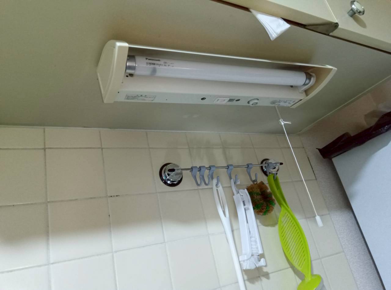 キッチン手元灯　LSEB7103 LE1 台所手元灯　交換工事【京都市左京区のマンション管理会社様より】