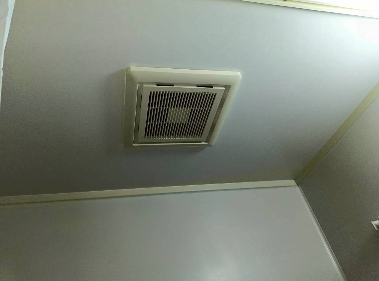 東芝 トイレ換気扇 DVF-T10L 【京都市上京区のマンション管理会社様より】