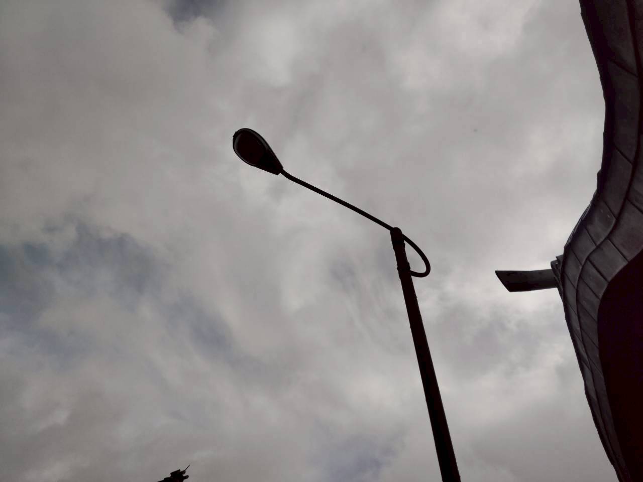 パナソニック アカルミナ|AreaLux(エリアルクス)水銀灯100形1灯器具相当NNY20398LE7 外灯交換工事【京都市左京区】