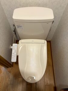今回は京都市北区のお客様より「20年使用 ウオシュレット誤動作が増えてきたのでトイレ交換したい。TOTO CS232B+SH232BA #SC1+ TCF6624 NW1
