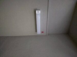 今回は京都市左京区のお客様より外灯交換のご依頼を頂きました😊パナソニック一体型LEDベースライト|ウォールライトHf蛍光灯16形1灯器具相当 NNFS21850CLE9