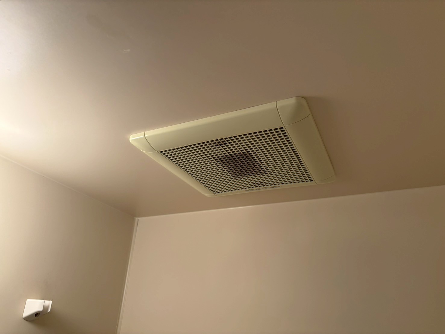 三菱電機 VD-15ZFC14 　換気扇・ロスナイ [本体]ダクト用換気扇 天井埋込形 換気扇交換工事【京都市左京区のマンション管理会社様より】