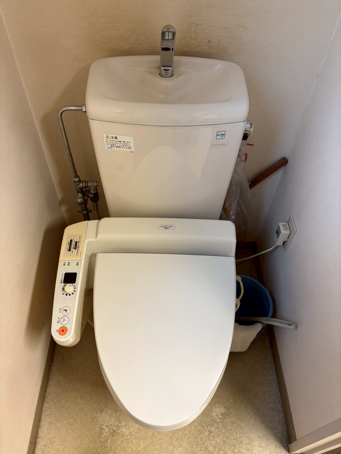 パナソニック 温水便座交換工事 CH951SPF 【京都市北区のマンションの管理人様より】
