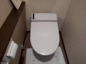 今回は京都市上京区のお客様よりトイレ交換のご依頼を頂きました😊リクシル サティスGタイプ G6 オフホワイト YBC-G30S+DV-G316 BN8