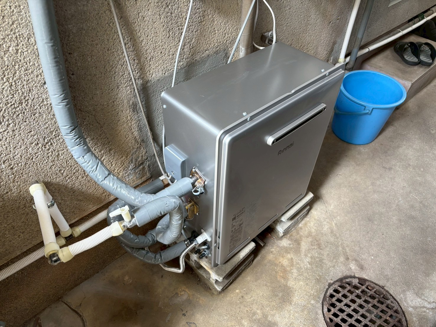 リンナイ ガスふろ給湯器(エコジョーズ) 屋外据置型(追いだき付)RUF-E2405SAG(B) LPG 交換工事【京都市北区】