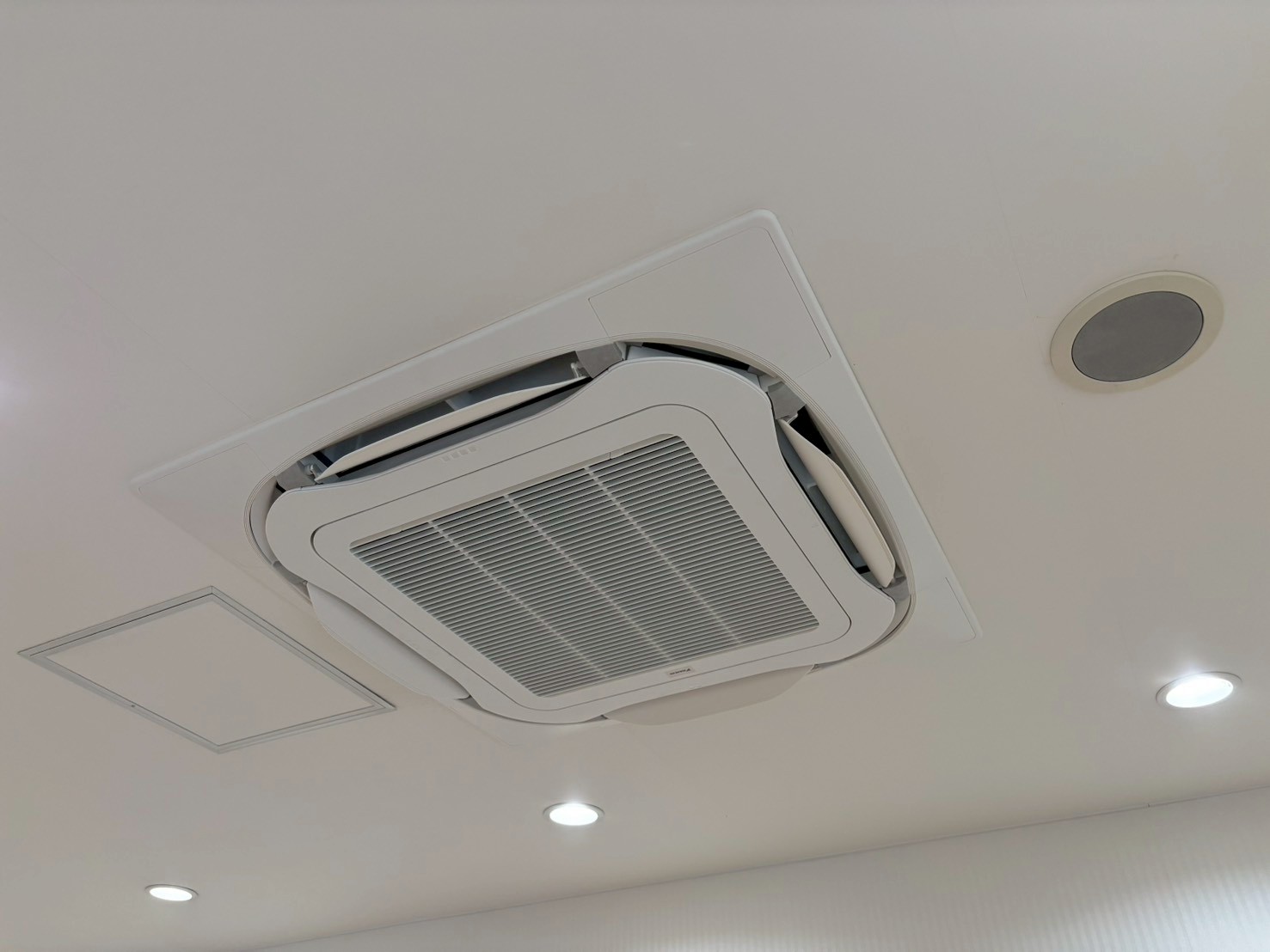 マルチエアコン交換工事 ダイキン  3馬力4方向天井埋込  ECOZEA　三相200V    SZRC80CT 【京都市北区】