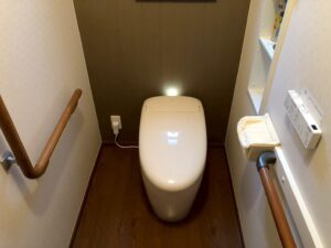 今回は京都市北区のお客様よりトイレ交換のご依頼を頂きました😊TOTO ウォシュレット一体形便器ネオレストRS2 CES9520FR SC1 
