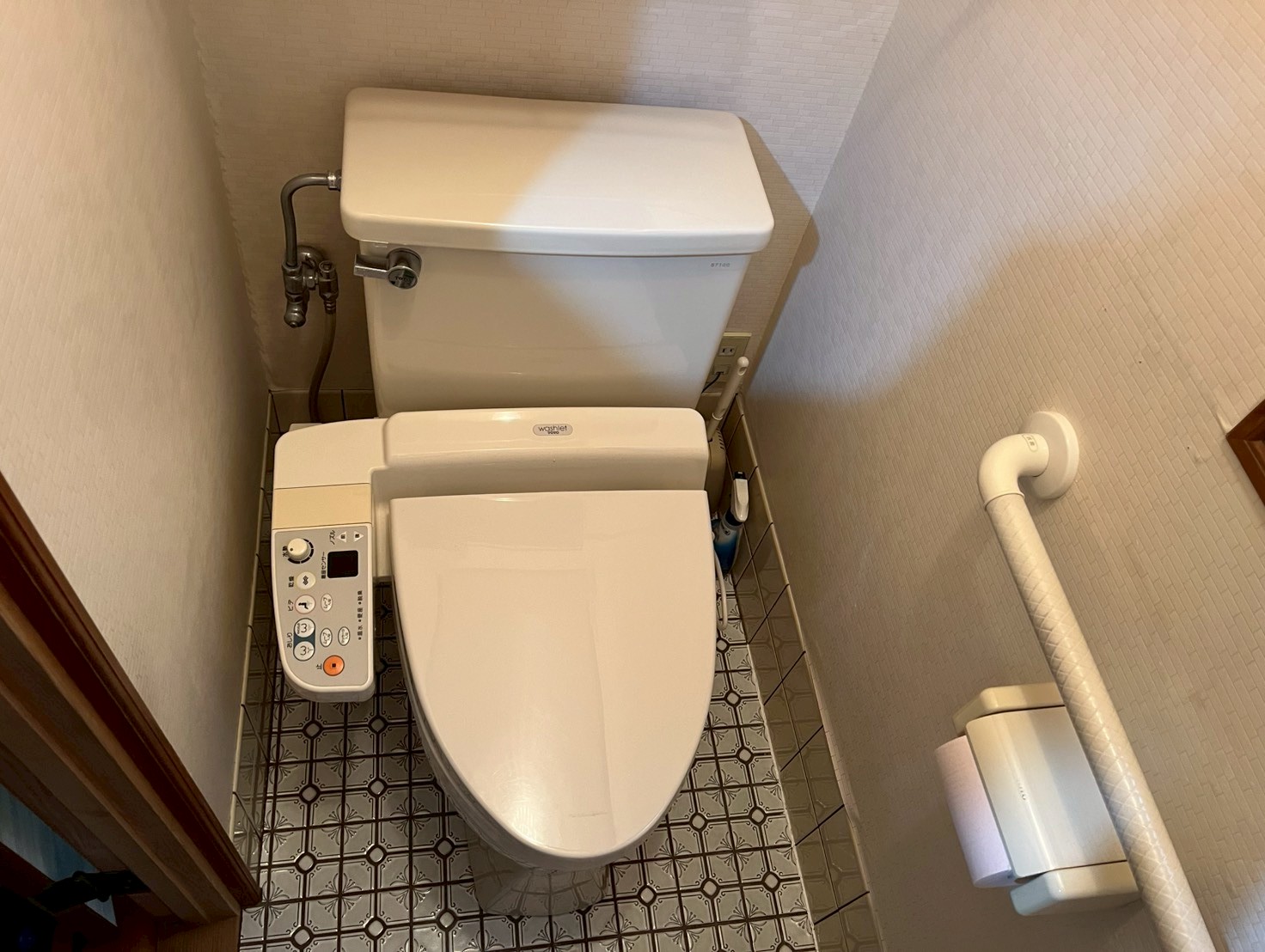 トイレ交換工事 TOTO ピュアレストQR アプリコットF1A リモデルタイプ CS232BM+SH232BA + TCF6544 【京都市北区】