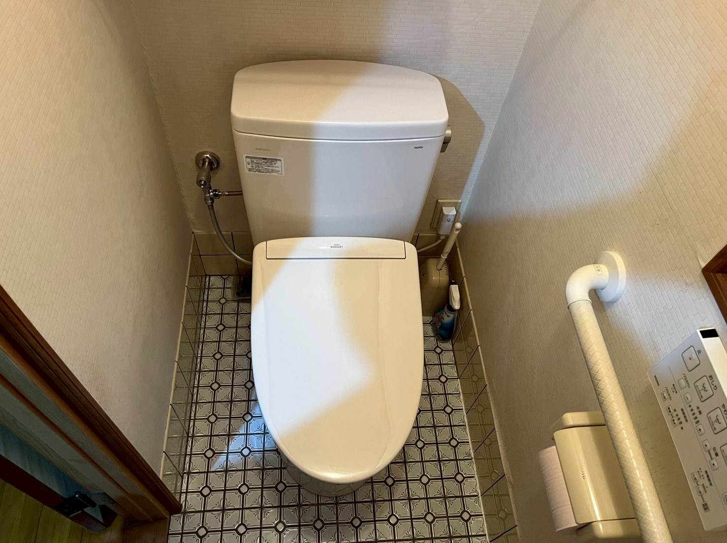 トイレ交換工事 TOTO ピュアレストQR アプリコットF1A リモデルタイプ CS232BM+SH232BA + TCF6544 【京都市北区】