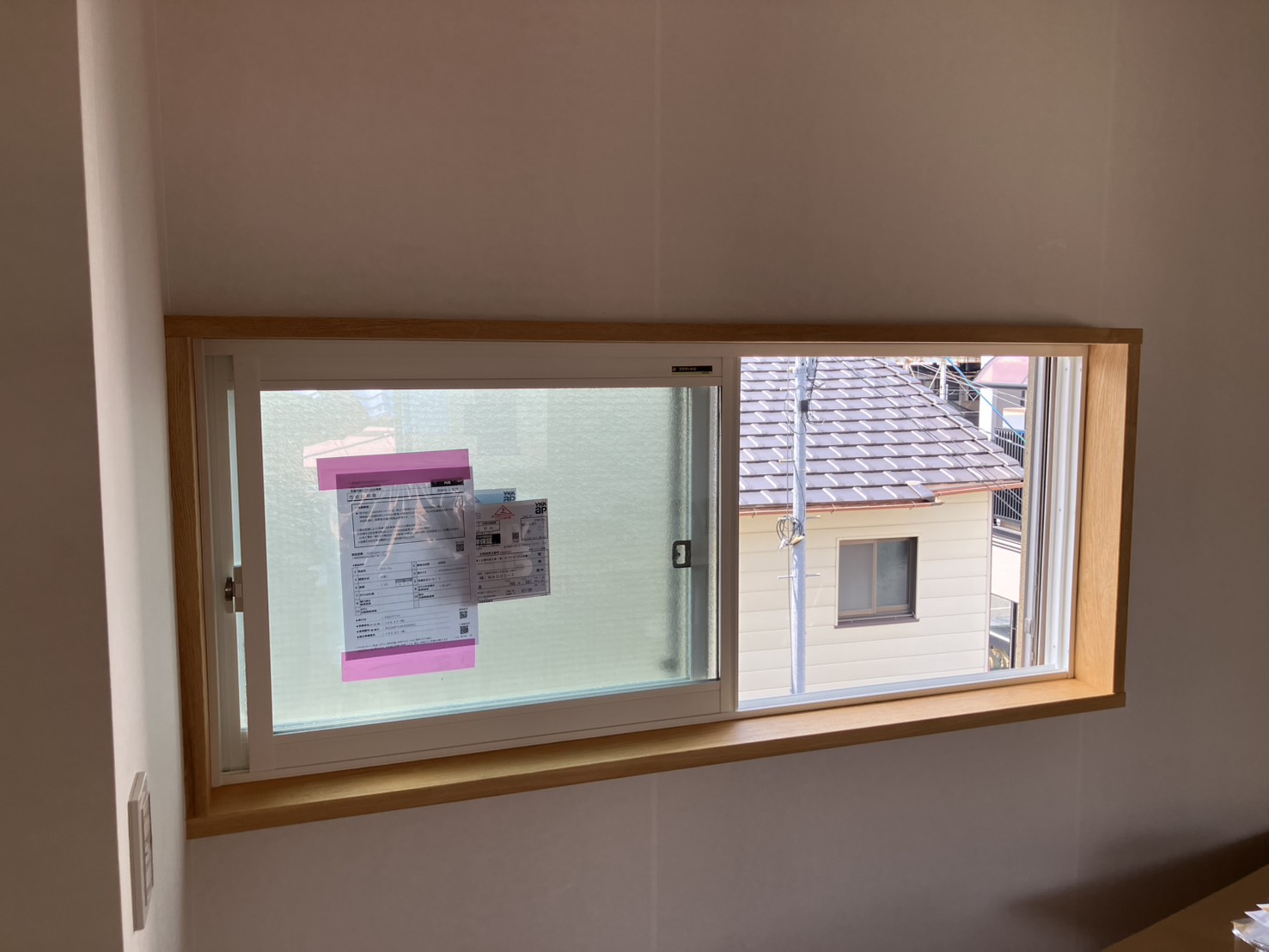 YKKapプラマードU 引き違いオーダー完成品 2枚建て  幅1638㎜高774㎜  複層    中桟ﾅｼLOWブルー透明 内窓リノベ 二重窓工事【京都市北区】
