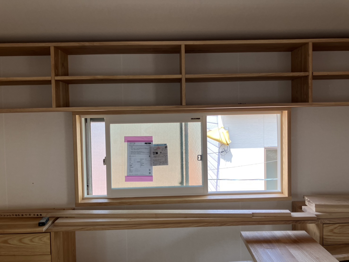 YKKapプラマードU 引き違いオーダー完成品 2枚建て  幅1638㎜高774㎜  複層    中桟ﾅｼLOWブルー透明 内窓リノベ 二重窓工事【京都市北区】