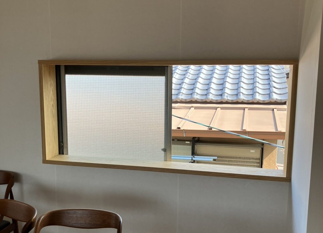 YKKapプラマードU 引き違いオーダー完成品 2枚建て  幅1638㎜高774㎜  複層    中桟ﾅｼLOWブルー透明 内窓リノベ 二重窓工事【京都市北区】