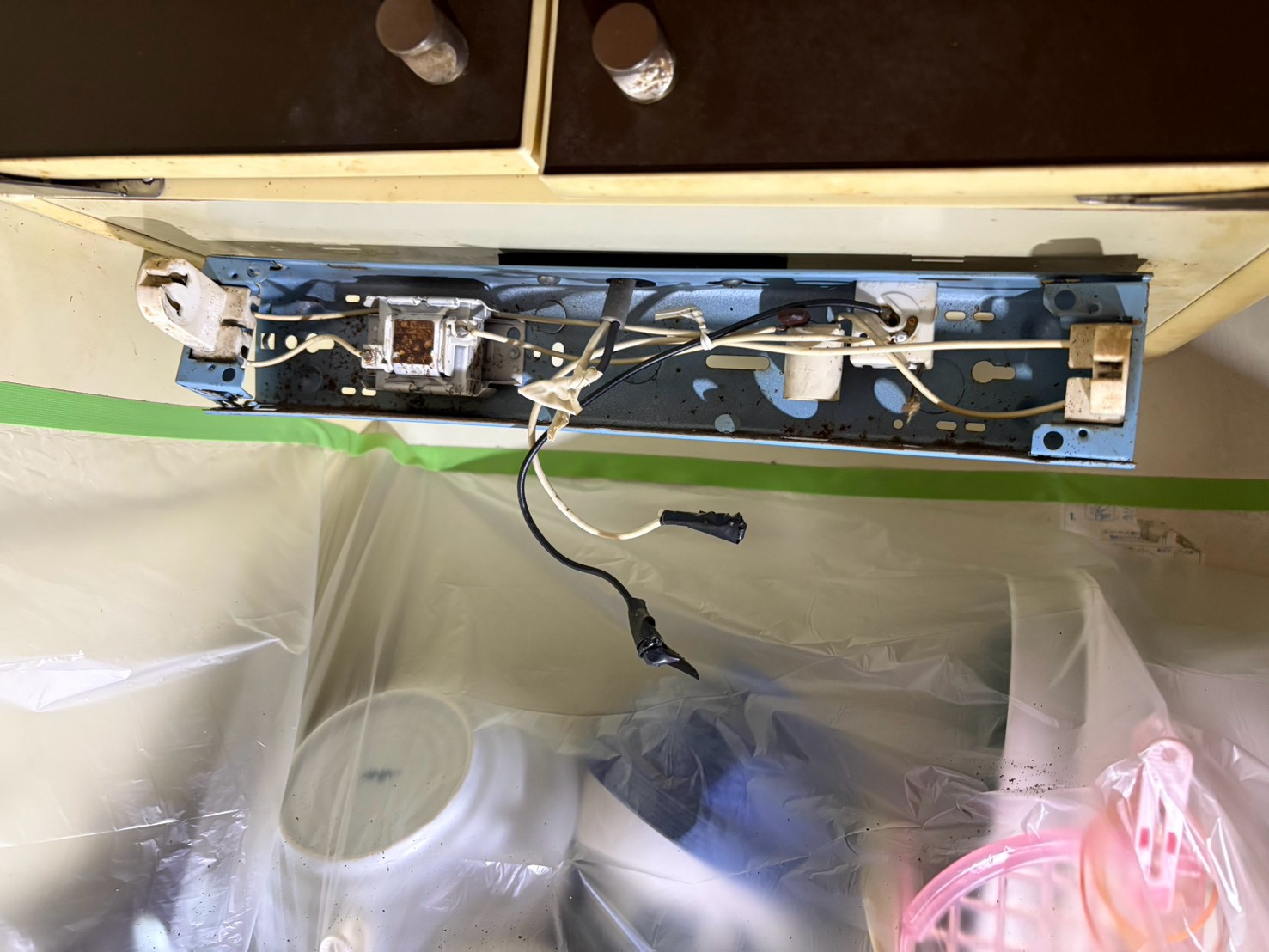 キッチン手元灯交換 流し元灯 オームLED LT-LSL09D-HS【京都市上京区のマンション管理会社様より】