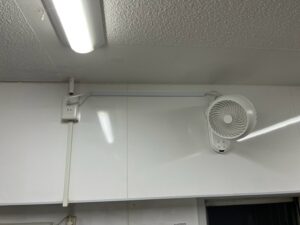 今回は京都市北区のお客様よりサーキュレータ増設工事のご依頼を頂きました😊オーム電機 FF-SQ850RY サーキュレーター用電源 モール仕上