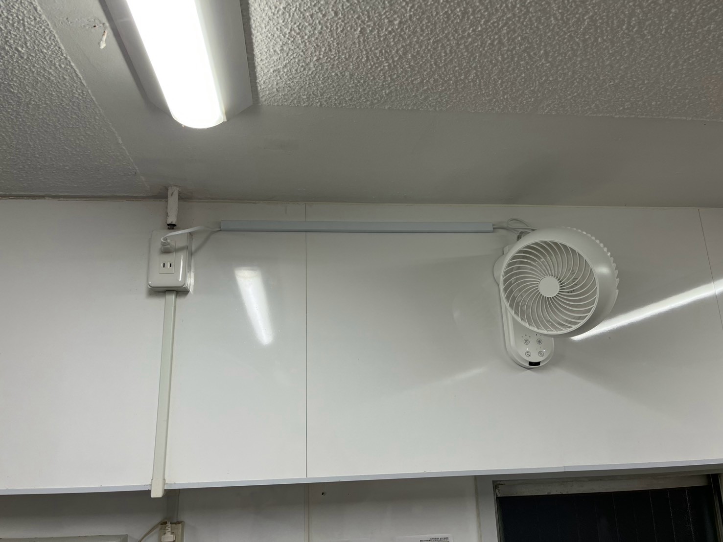 サーキュレーター増設工事 オーム電機 FF-SQ850RY サーキュレーター用電源 モール仕上【京都市北区】