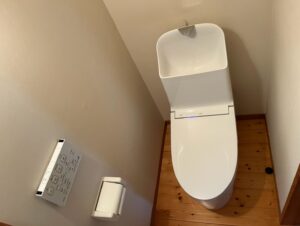 京都市北区のお客様からトイレリフォームのご依頼をいただきました😊TOTO GG1-800 手洗い付き CES9316
